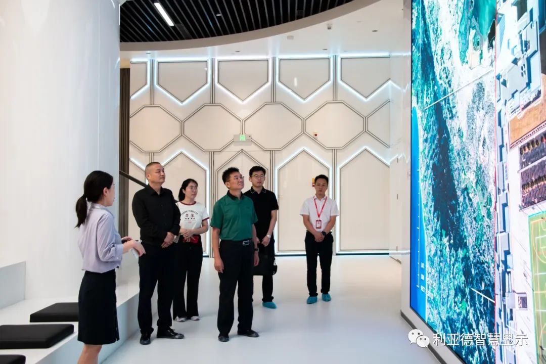 安徽省科技馆馆长方波一行莅临利亚德南方总部参观调研