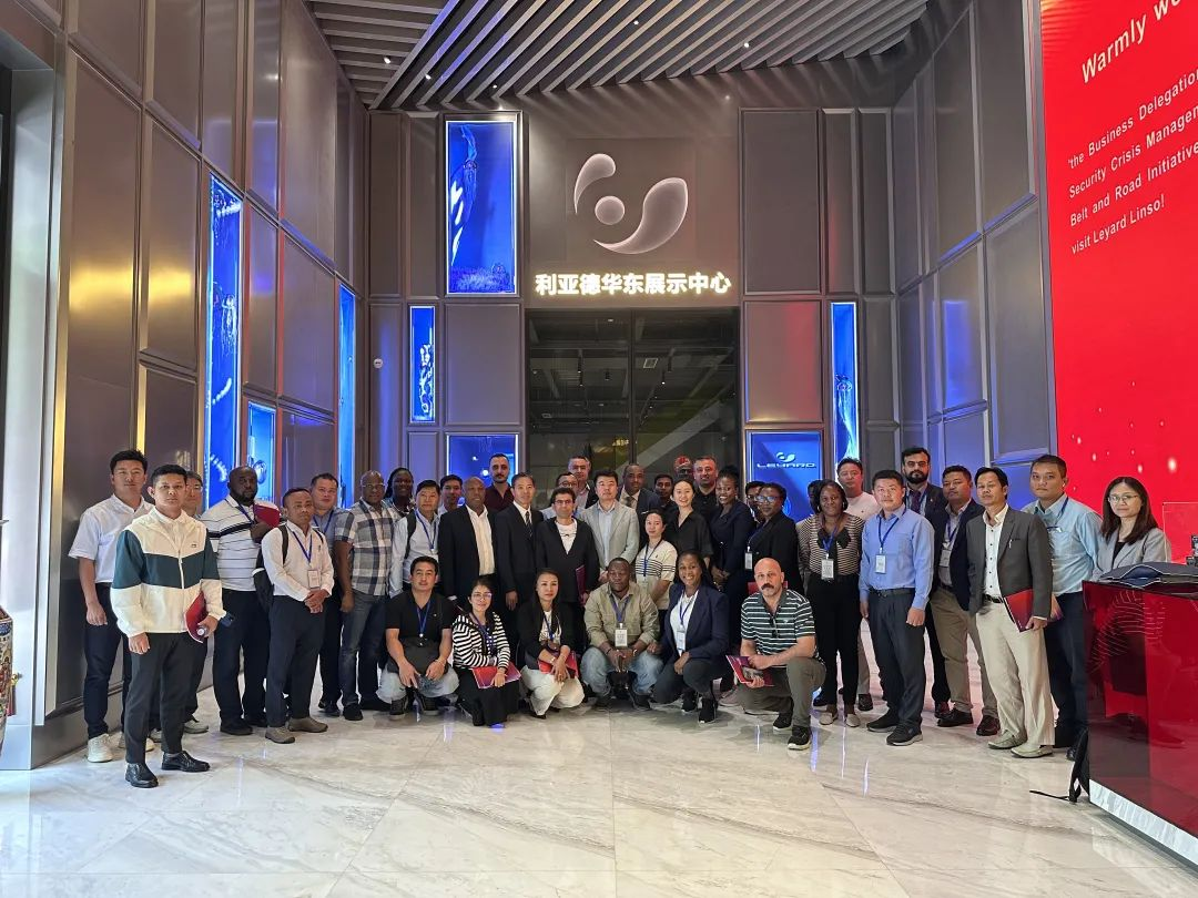 “一带一路”八国航空安保与危机管理商务考察团到访利亚德·蓝硕，共探国际合作新机遇