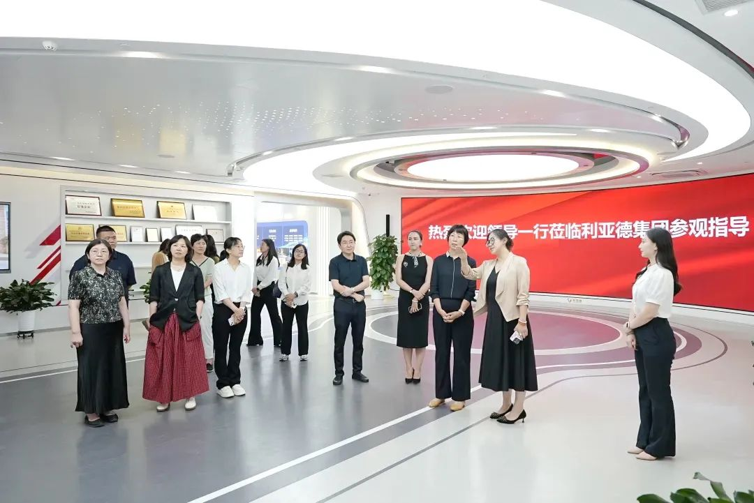 北京市统计局局长李素芳一行莅临利亚德调研指导